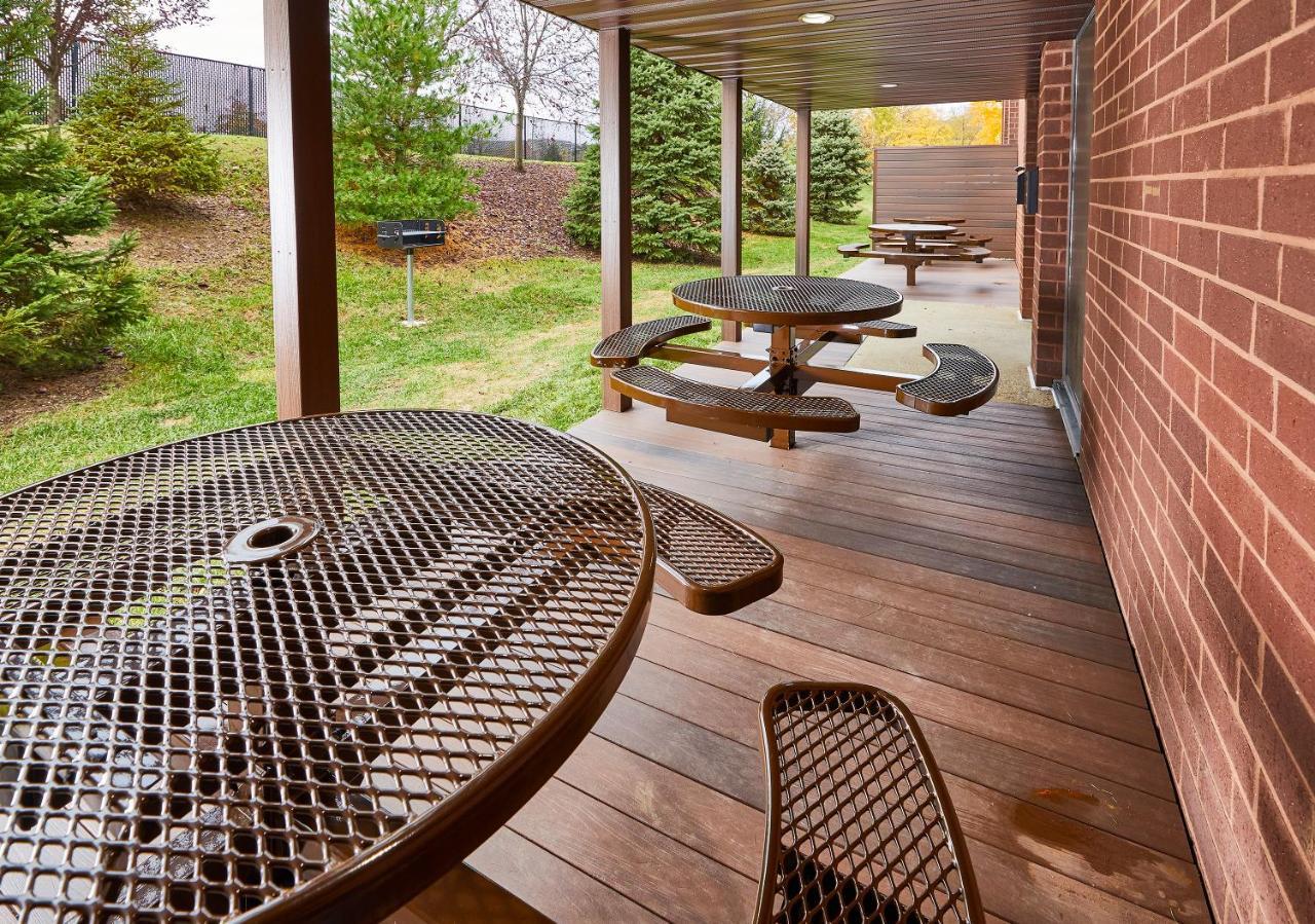 Livinn Hotel Cincinnati North/ Sharonville Exterior foto